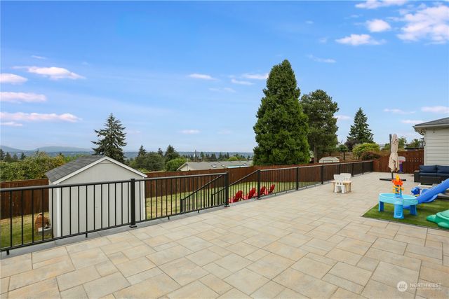 a view of a terrace with sitting area