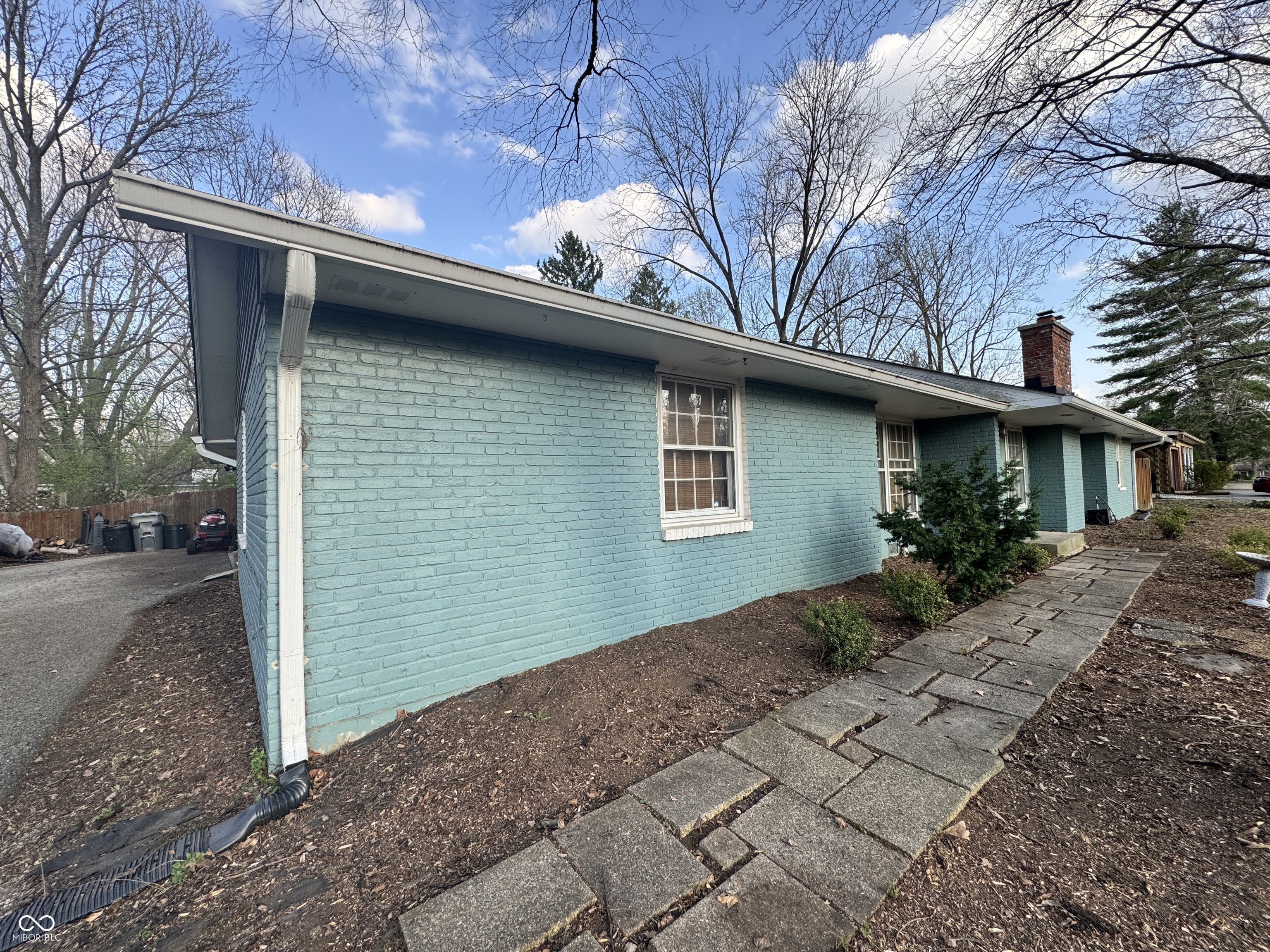 7425 Dean Road Indianapolis, IN 46240 - Photo 4 of 38