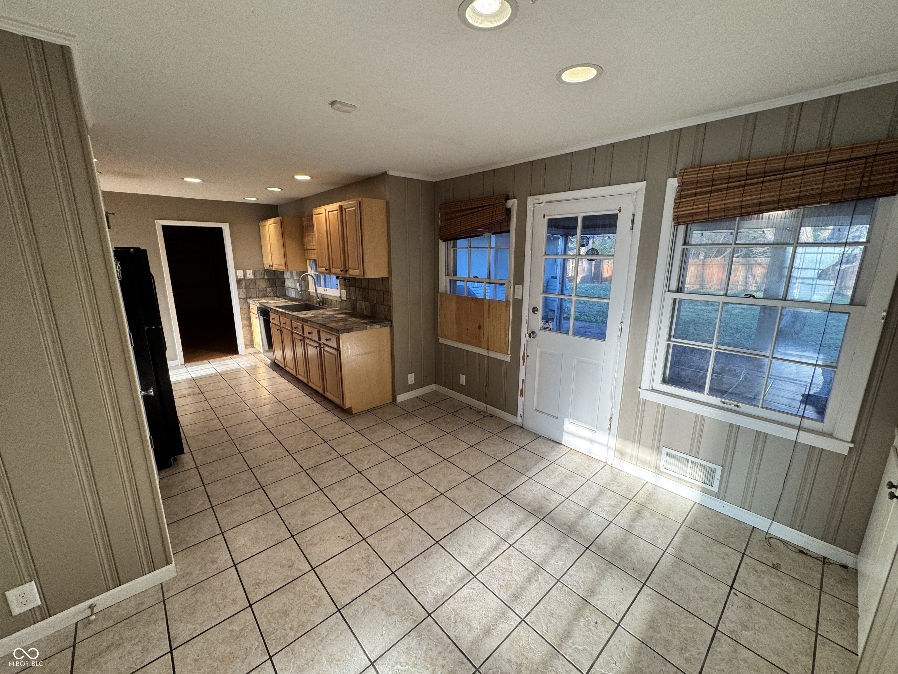 7425 Dean Road Indianapolis, IN 46240 - Photo 8 of 38