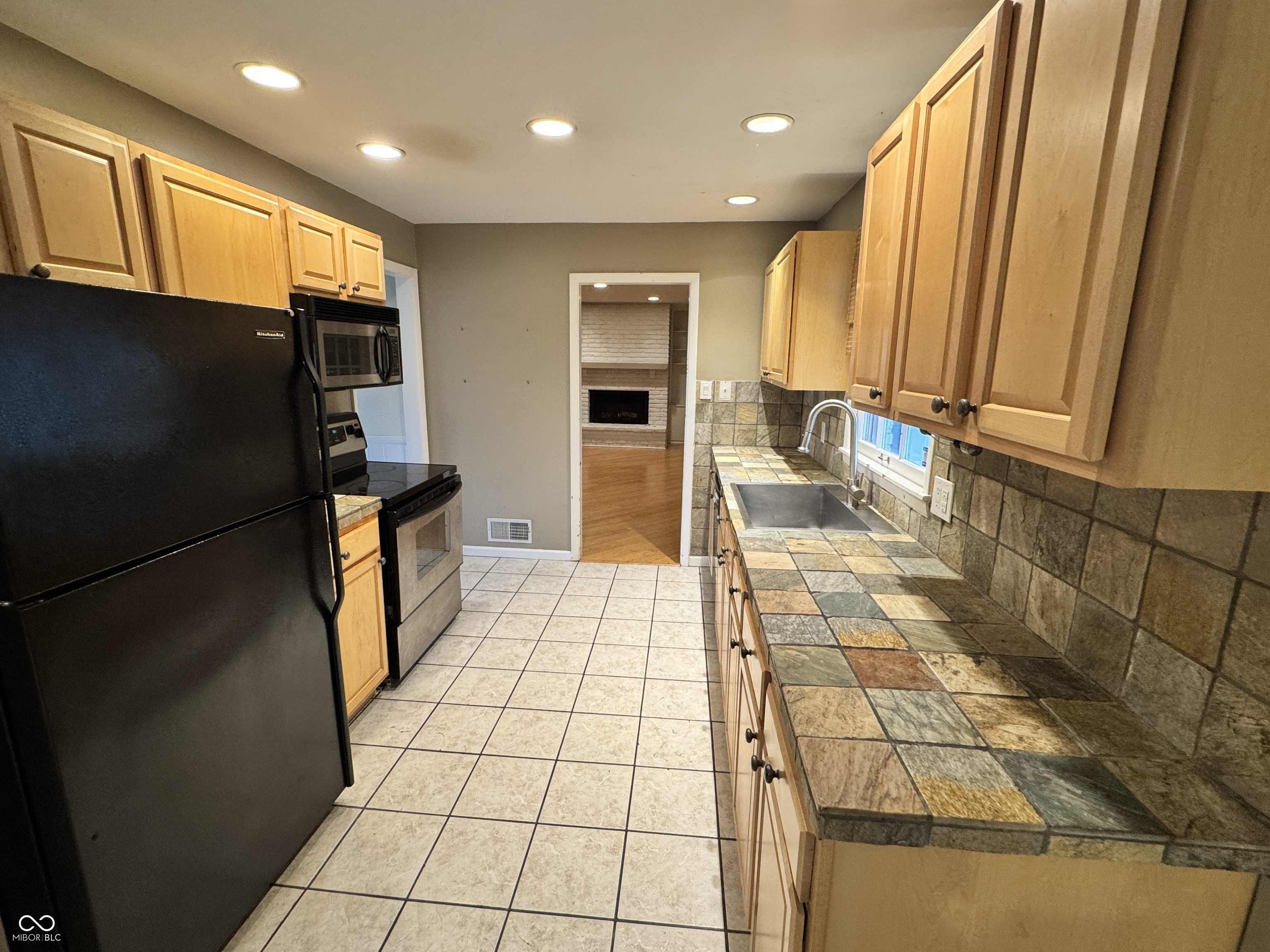 7425 Dean Road Indianapolis, IN 46240 - Photo 9 of 38