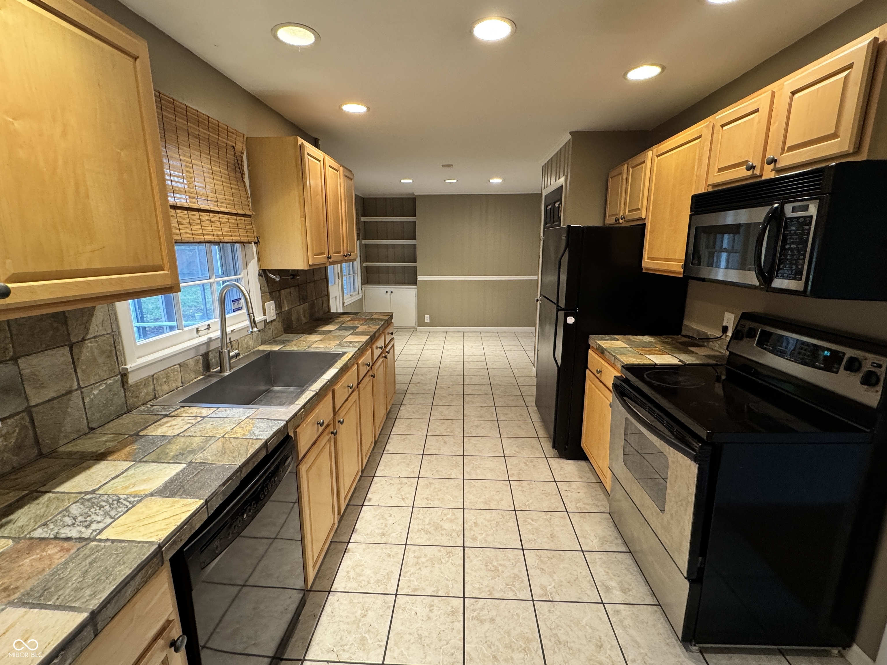 7425 Dean Road Indianapolis, IN 46240 - Photo 10 of 38