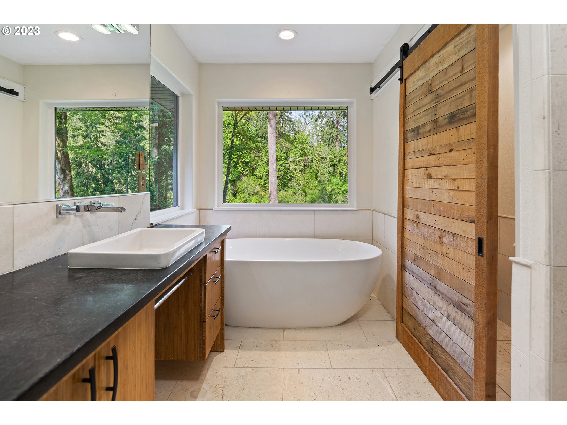 21700 Southwest Ribera Lane West Linn, OR 97068 - Photo 23 of 48 Gallery Image 23