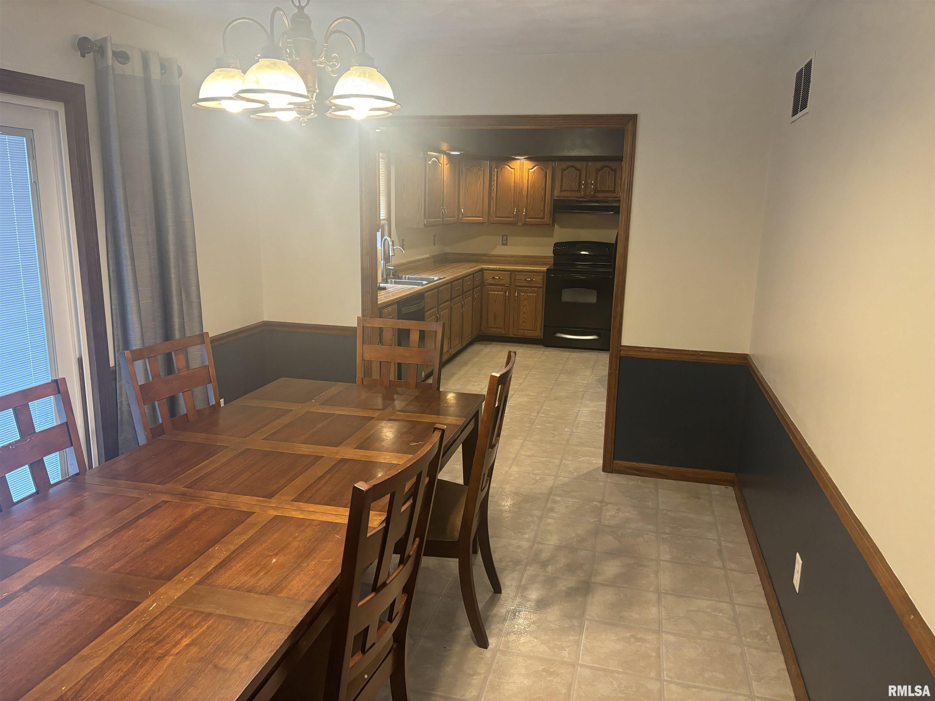 705 Crestview Drive Metamora, IL 61548 - Photo 5 of 12