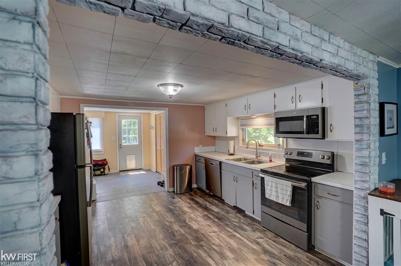 4313 Calkins Road Flint, MI 48532 - Photo 11 of 42 50082329-10.JPG