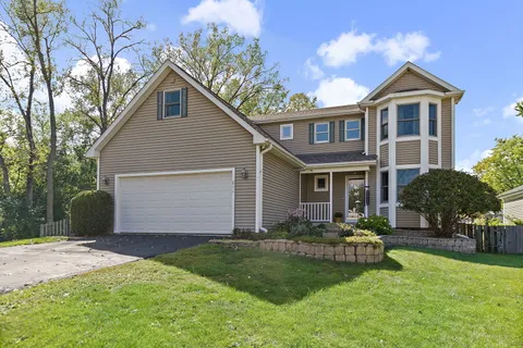 $369,900 | 811 Carol Avenue South, McHenry, IL 60050