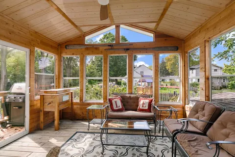 $369,900 | 811 Carol Avenue South, McHenry, IL 60050