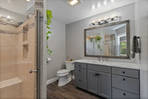 $369,900 | 811 Carol Avenue South, McHenry, IL 60050