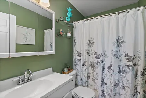 $369,900 | 811 Carol Avenue South, McHenry, IL 60050