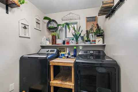 $369,900 | 811 Carol Avenue South, McHenry, IL 60050