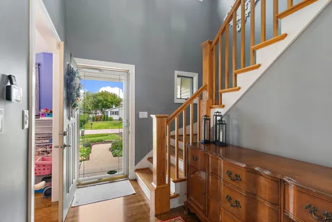 $369,900 | 811 Carol Avenue South, McHenry, IL 60050