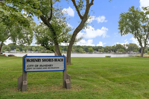 $369,900 | 811 Carol Avenue South, McHenry, IL 60050