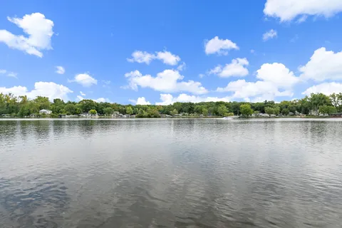 $369,900 | 811 Carol Avenue South, McHenry, IL 60050