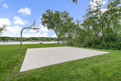 $369,900 | 811 Carol Avenue South, McHenry, IL 60050