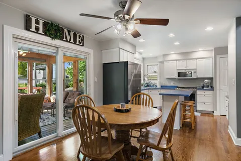 $369,900 | 811 Carol Avenue South, McHenry, IL 60050