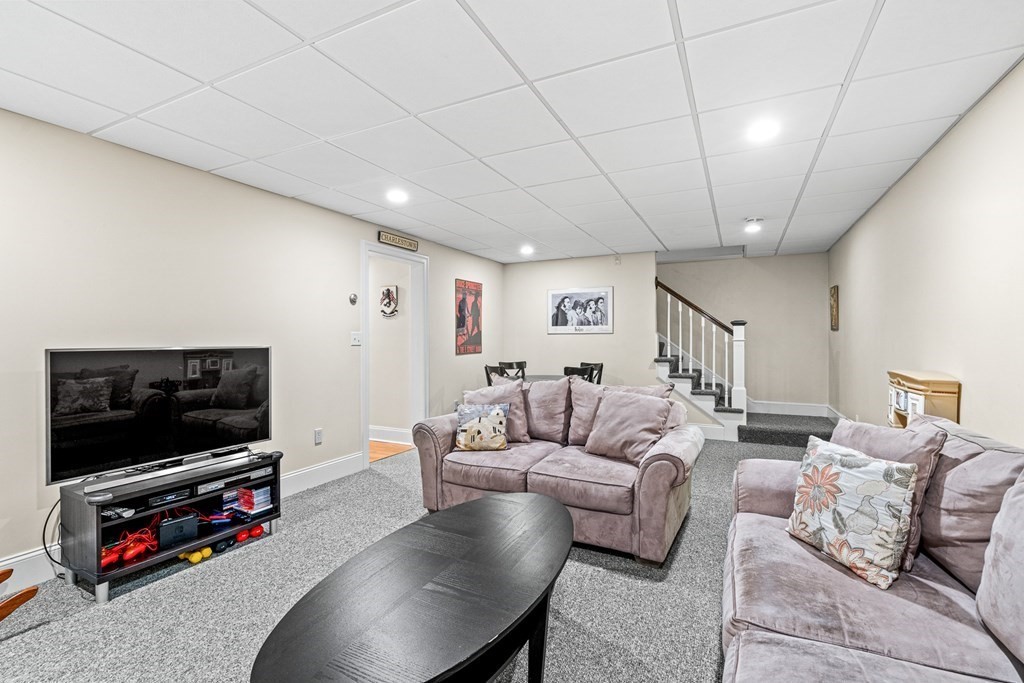 34 Puritan Road Reading, MA 01867 - Photo 34 of 42