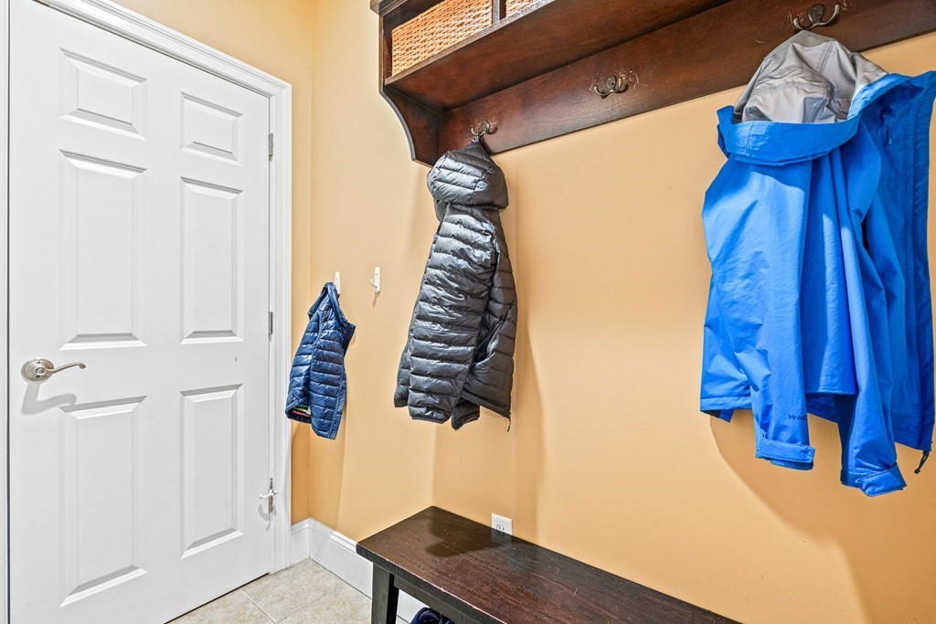 34 Puritan Road Reading, MA 01867 - Photo 5 of 42