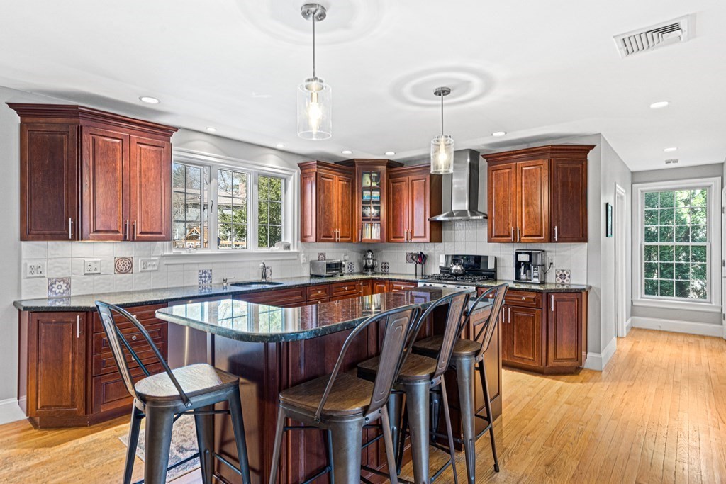 34 Puritan Road Reading, MA 01867 - Photo 7 of 42