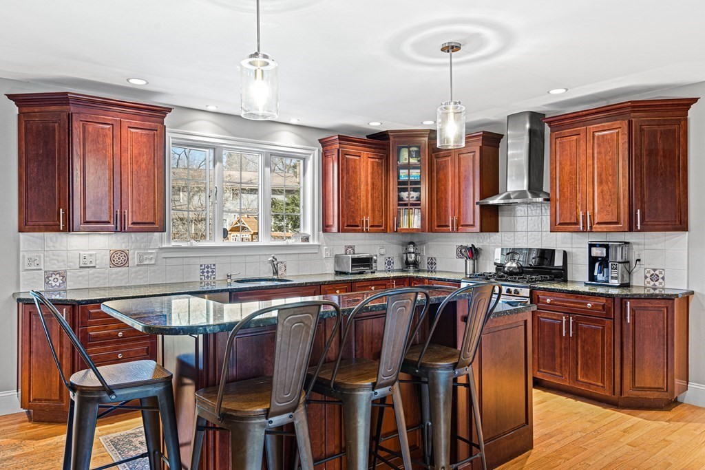 34 Puritan Road Reading, MA 01867 - Photo 9 of 42