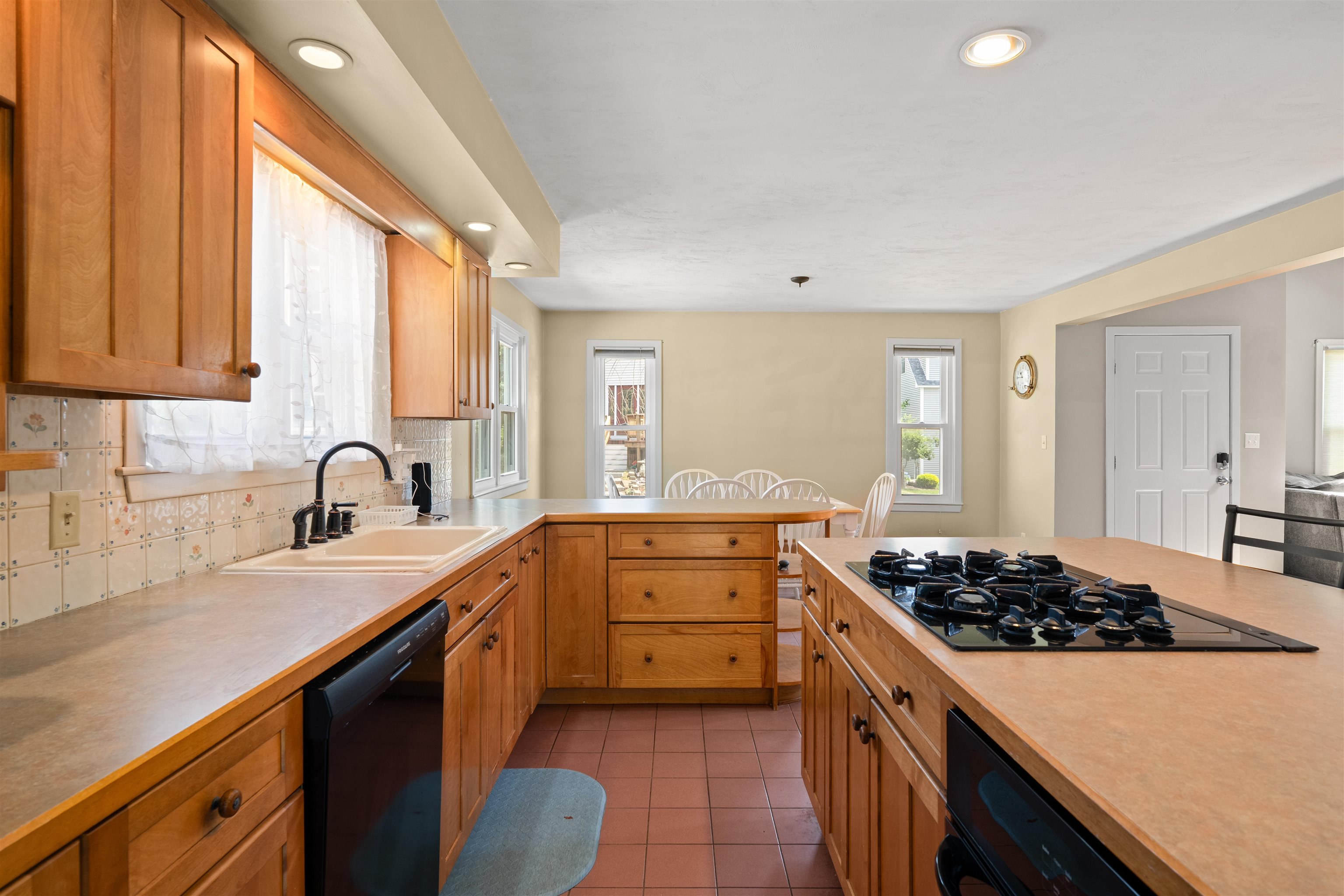 5 Ina Avenue Hampton, NH 03842 - Photo 8 of 41 Gallery Image 8