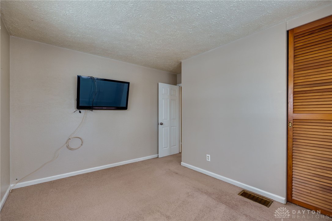 1817 Willamet Road Dayton, OH 45429 - Photo 16 of 37 Primary bedroom - seller is leaving the TV