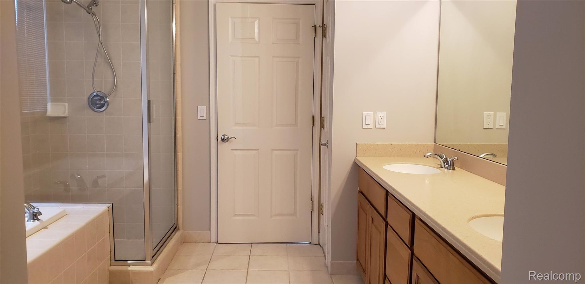 4599 Chatford Court Rochester, MI 48306 - Photo 25 of 46 20200921_162918.jpg