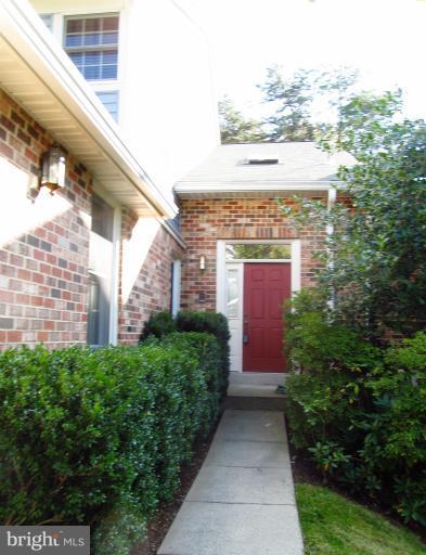 9220 Ispahan Loop Laurel, MD 20708 - Photo 8 of 30 Exterior (Front)