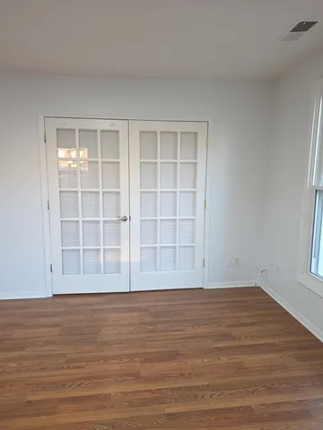 $2,400 | 1397 Brown Street, Des Plaines, IL 60016