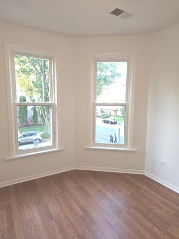 $2,400 | 1397 Brown Street, Des Plaines, IL 60016