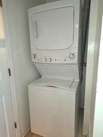 $2,400 | 1397 Brown Street, Des Plaines, IL 60016