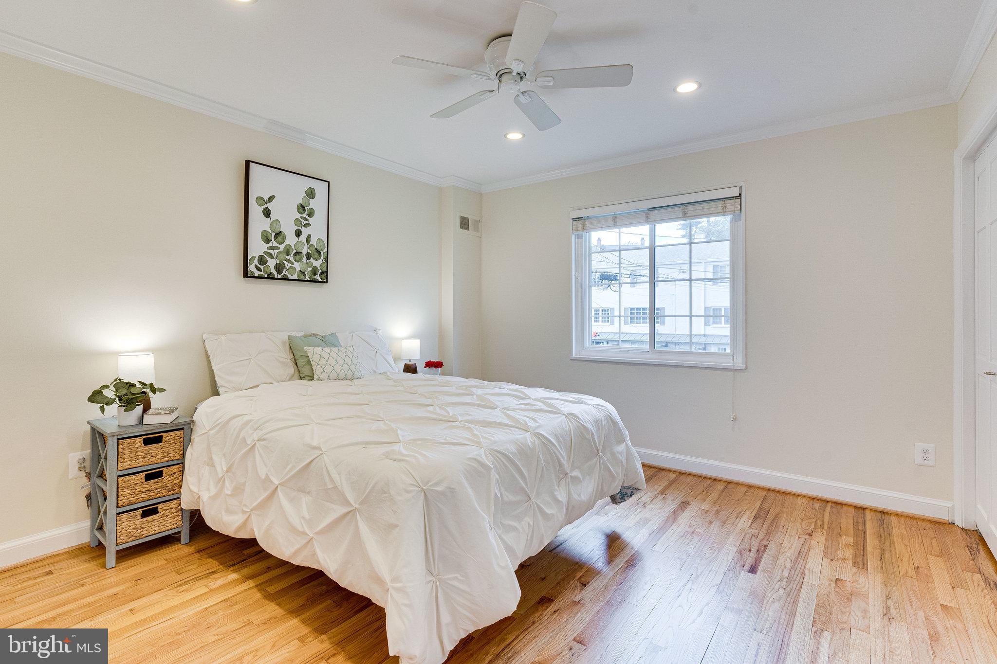 5306 Pooks Hill Road, Unit 30653 Bethesda, MD 20814 - Photo 12 of 24 Main Bedroom