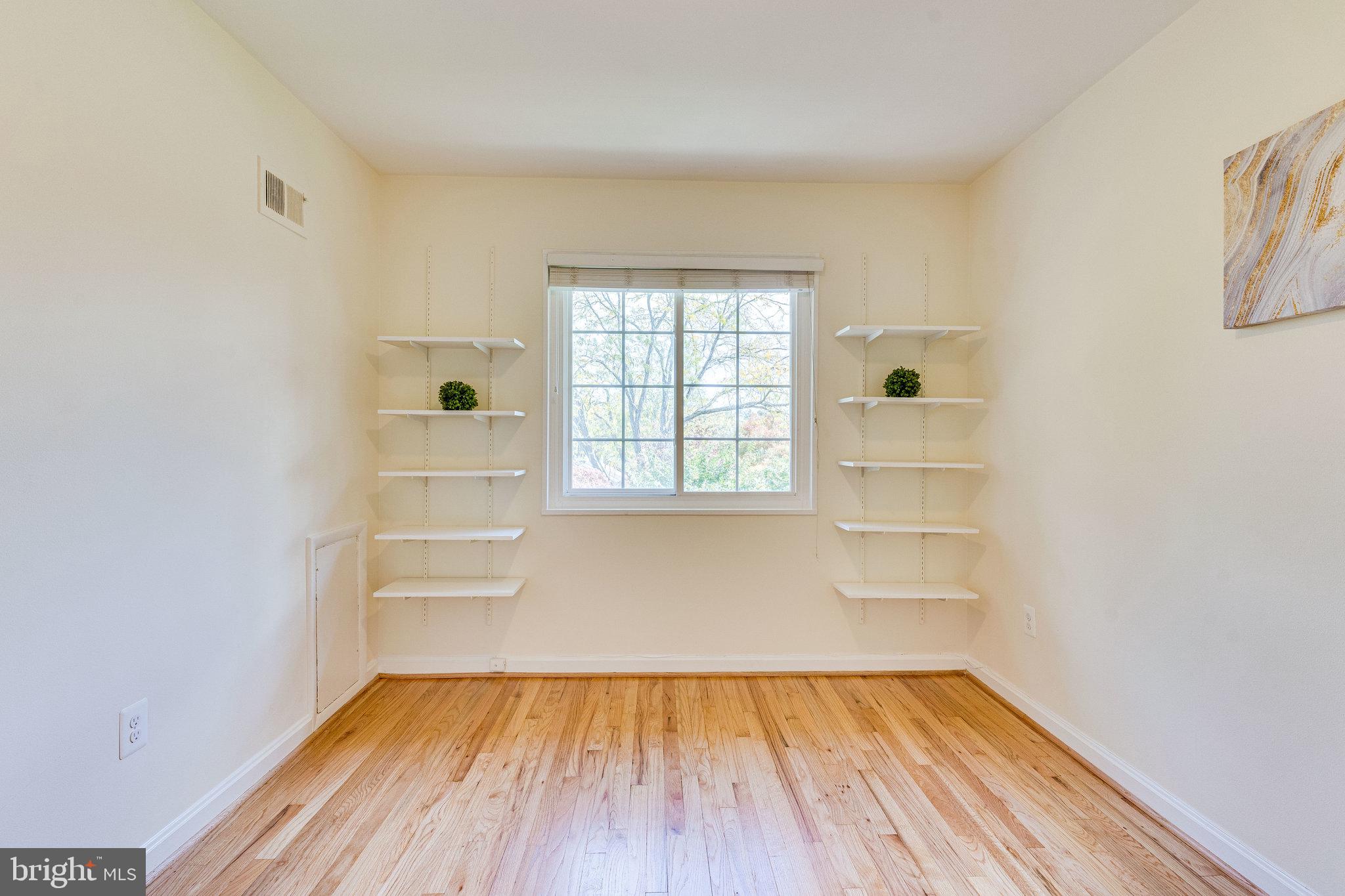 5306 Pooks Hill Road, Unit 30653 Bethesda, MD 20814 - Photo 16 of 24 Second Bedroom