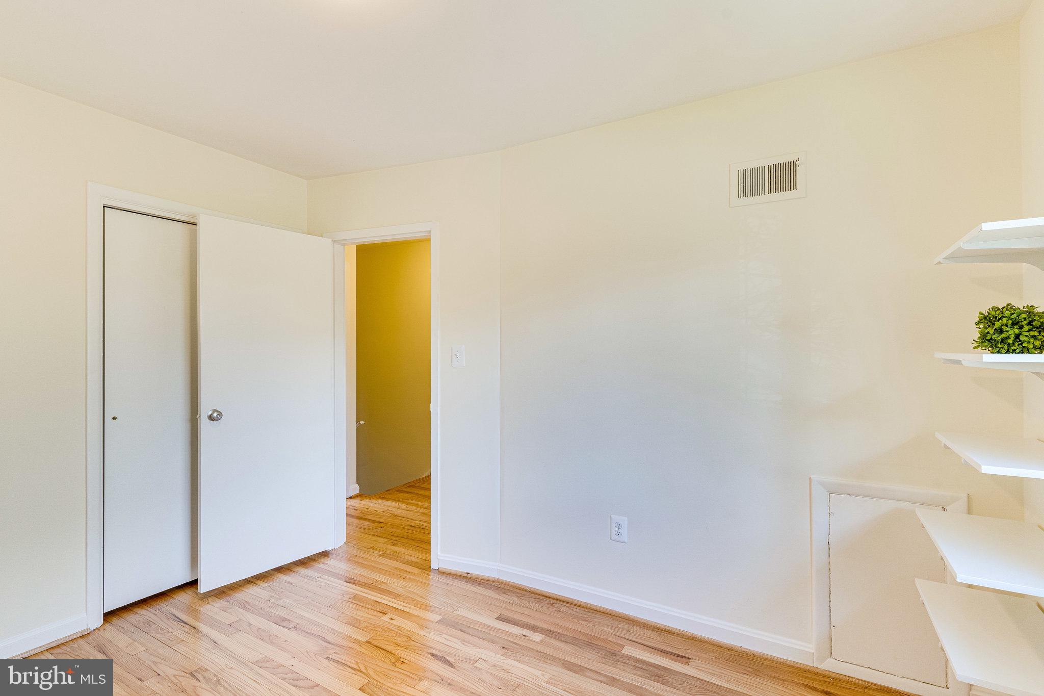 5306 Pooks Hill Road, Unit 30653 Bethesda, MD 20814 - Photo 17 of 24 Second Bedroom