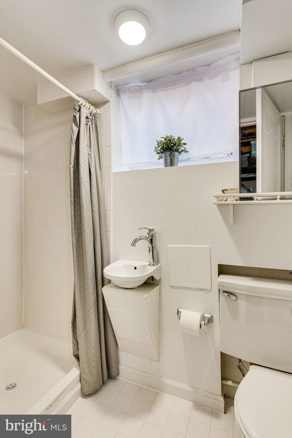 5306 Pooks Hill Road, Unit 30653 Bethesda, MD 20814 - Photo 22 of 24 Lower Level Bathroom