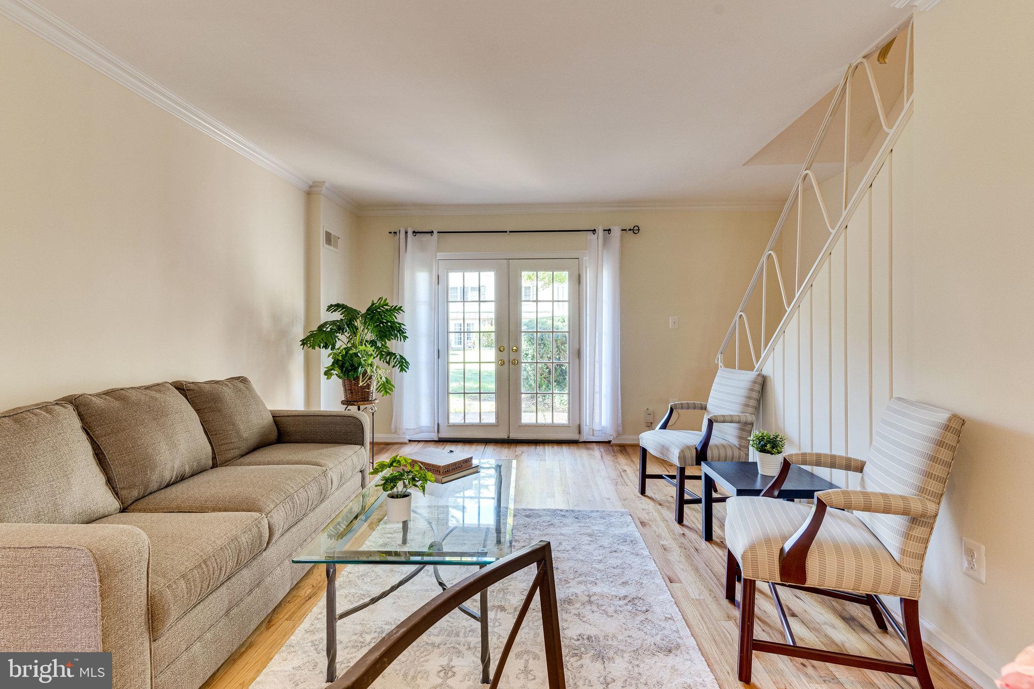 5306 Pooks Hill Road, Unit 30653 Bethesda, MD 20814 - Photo 4 of 24 Living Room