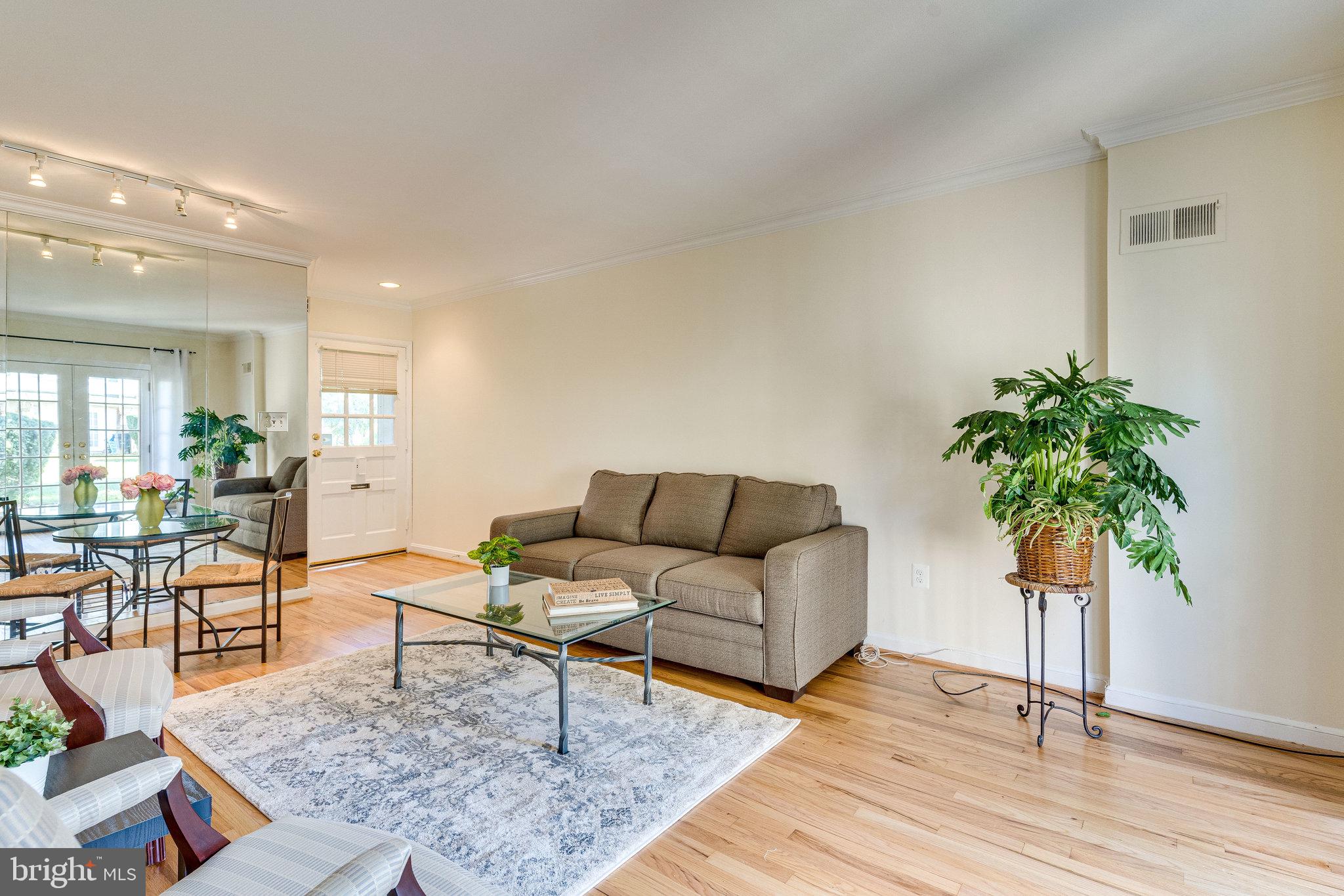5306 Pooks Hill Road, Unit 30653 Bethesda, MD 20814 - Photo 7 of 24 Living Room