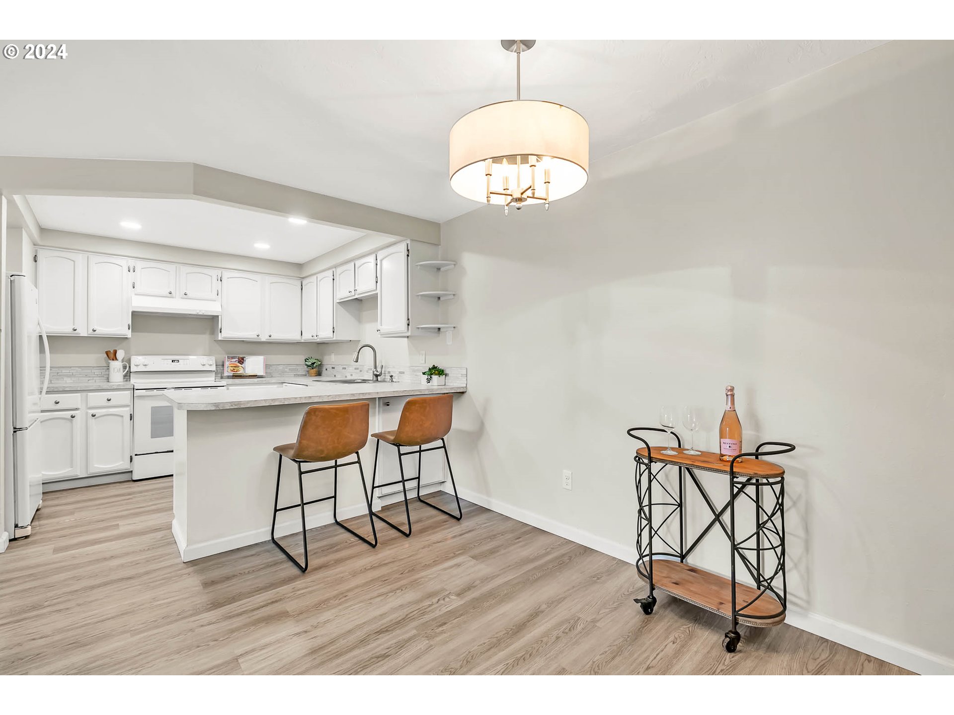 650 Harlow Road, Unit 254 Springfield, OR 97477 - Photo 12 of 27 Dining Area