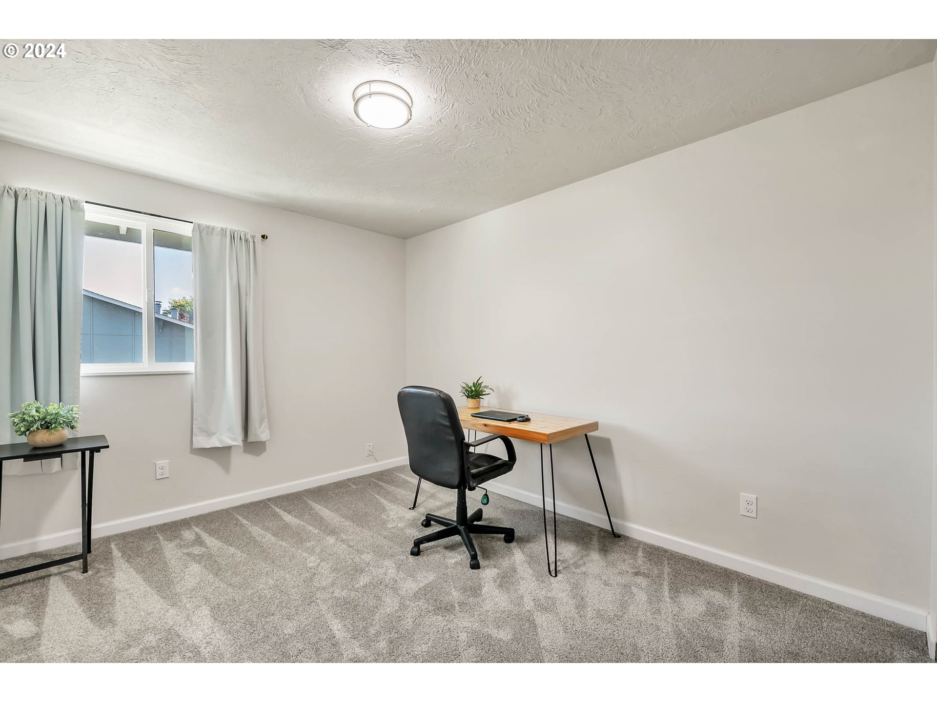 650 Harlow Road, Unit 254 Springfield, OR 97477 - Photo 17 of 27 Bedroom