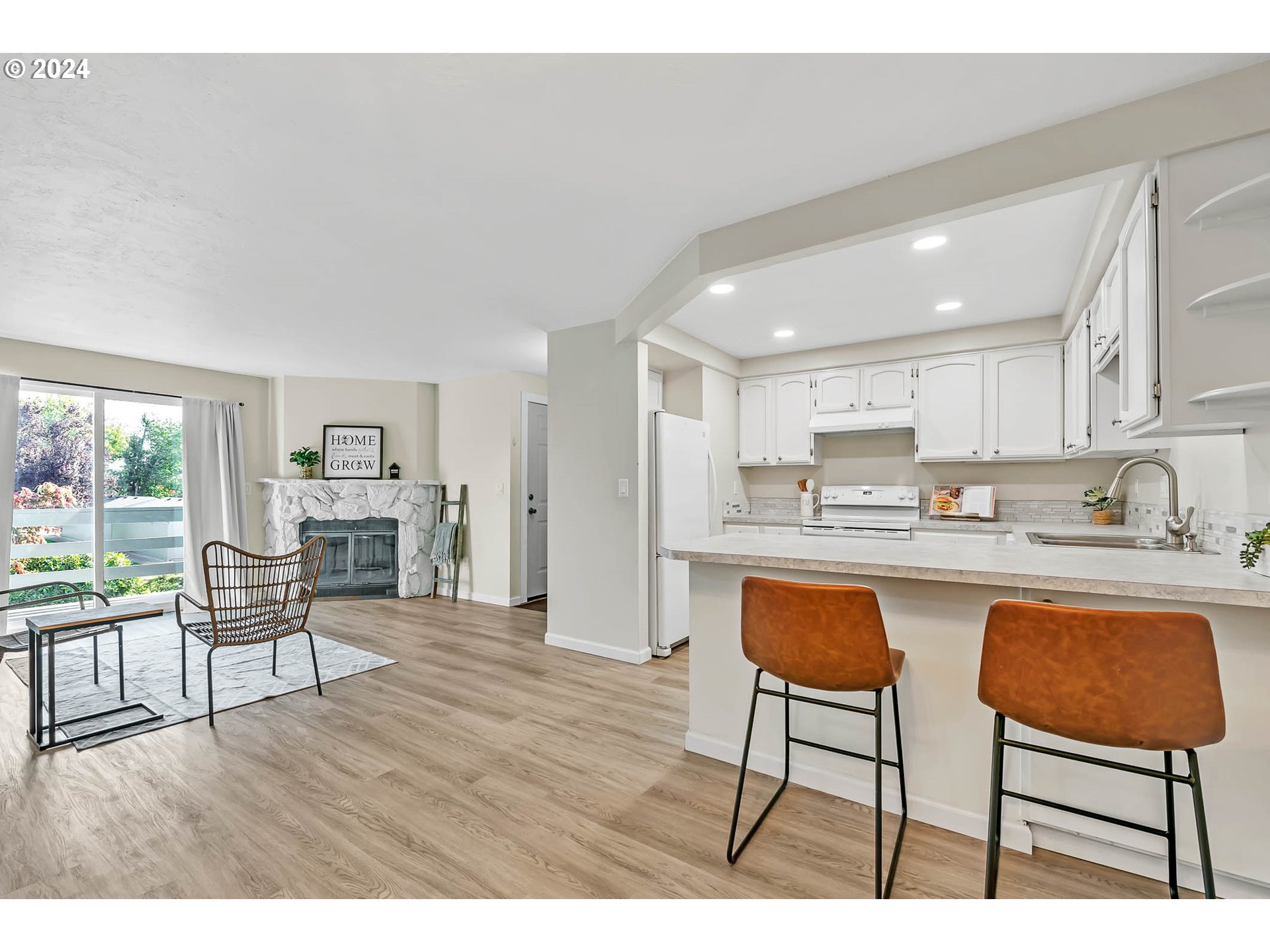 650 Harlow Road, Unit 254 Springfield, OR 97477 - Photo 2 of 27 Great Room
