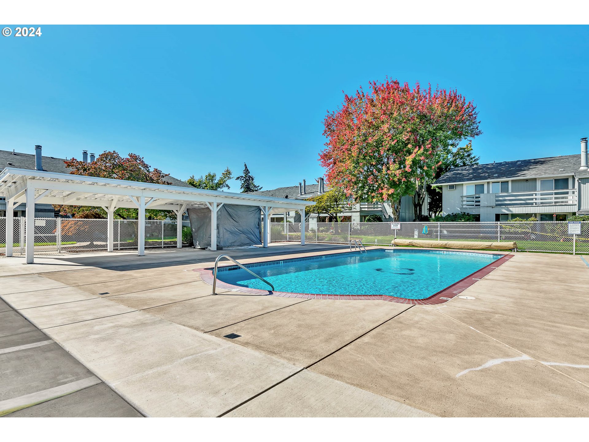 650 Harlow Road, Unit 254 Springfield, OR 97477 - Photo 24 of 27 Community Pool