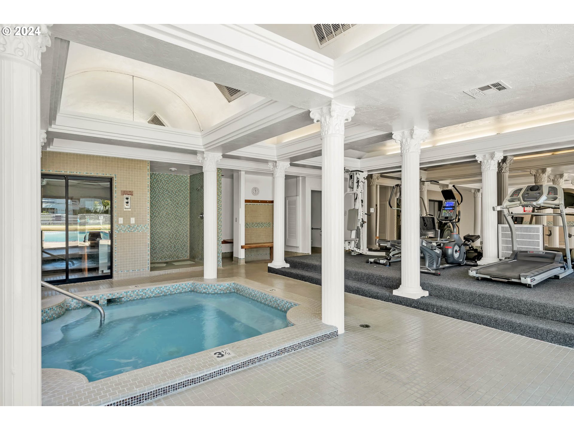 650 Harlow Road, Unit 254 Springfield, OR 97477 - Photo 25 of 27 Hot Tub