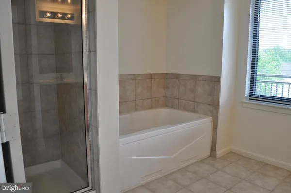 $3,300 | 2220 Fairfax Drive, Unit 503, Arlington, VA 22201