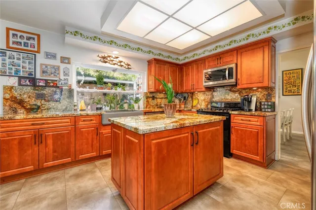 $915,000 | 11849 Kathyann Street, Sylmar, CA 91342