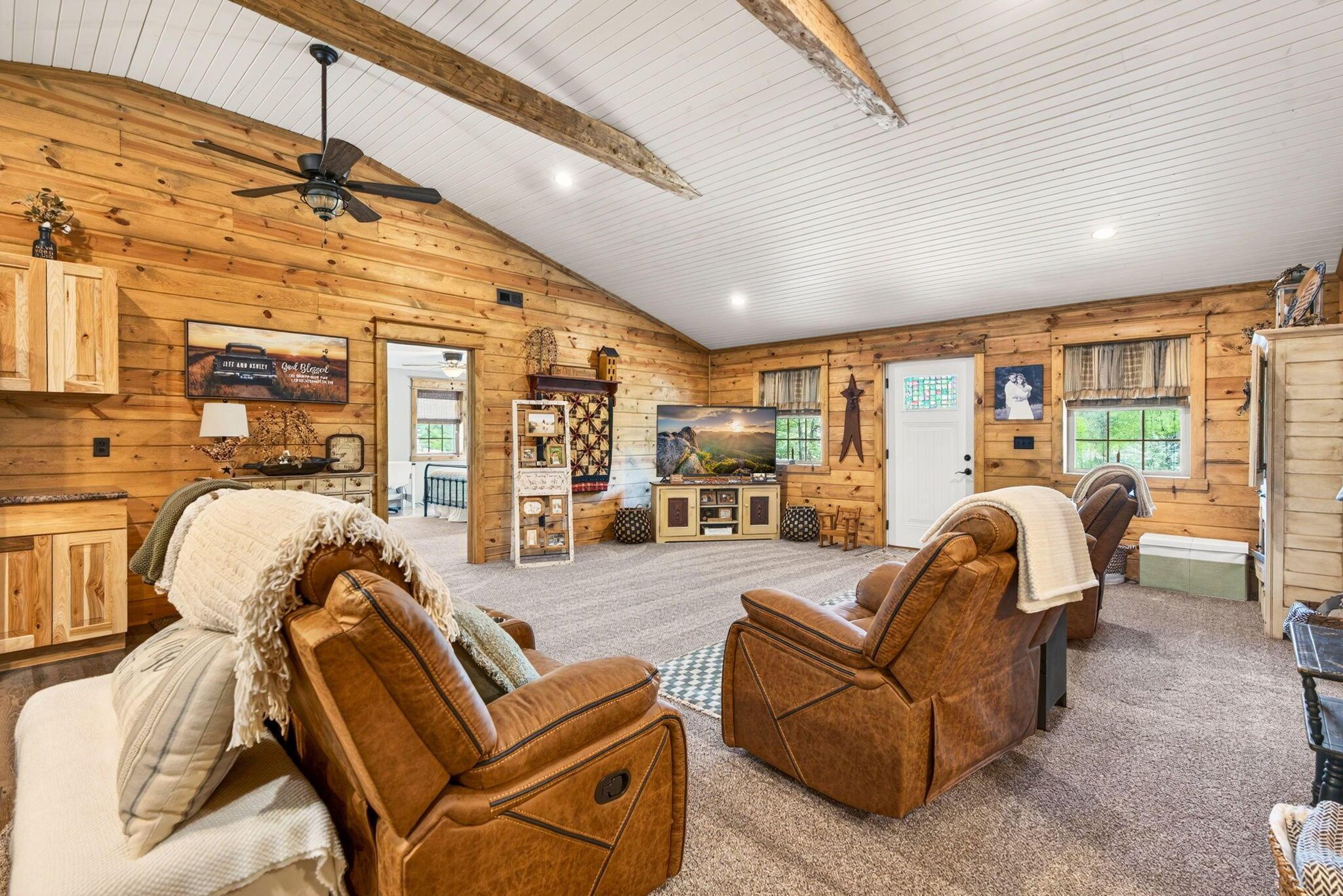 1025 Limerick Road Jackson, OH 45640 - Photo 14 of 36 17. Living Room