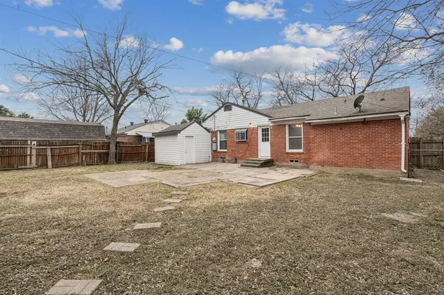 a view of a house with a yard and garage