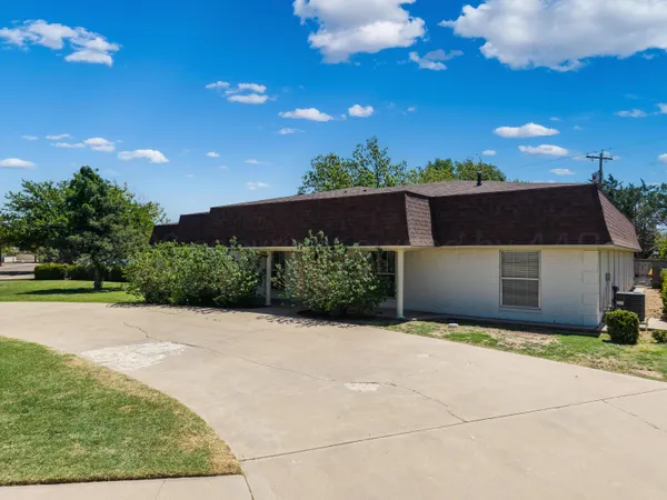 $395,000 | 130 Bailey Avenue, Dumas, TX 79029