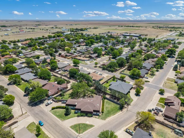 $395,000 | 130 Bailey Avenue, Dumas, TX 79029