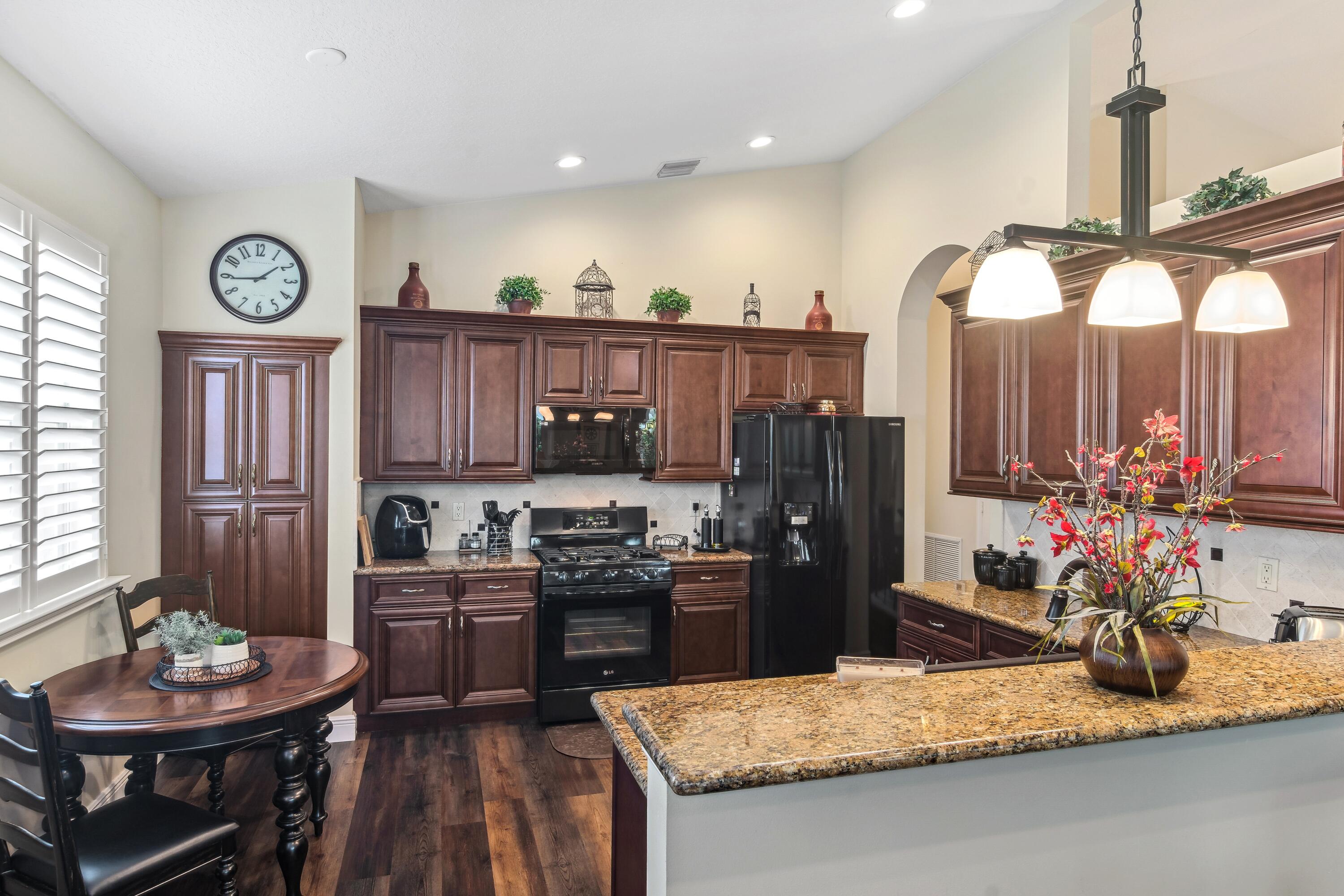 313 Springview Loop Port St. Lucie, FL 34986 - Photo 11 of 54 12_313NWSpringviewLoop_177003_Kitchen_Hi