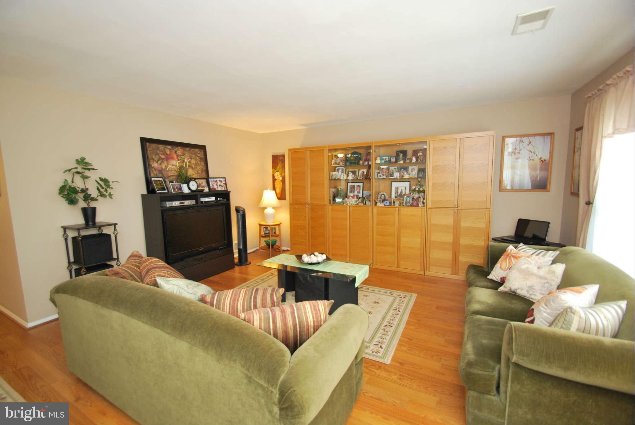 7878 Chalice Road Severn, MD 21144 - Photo 5 of 26 Living Room
