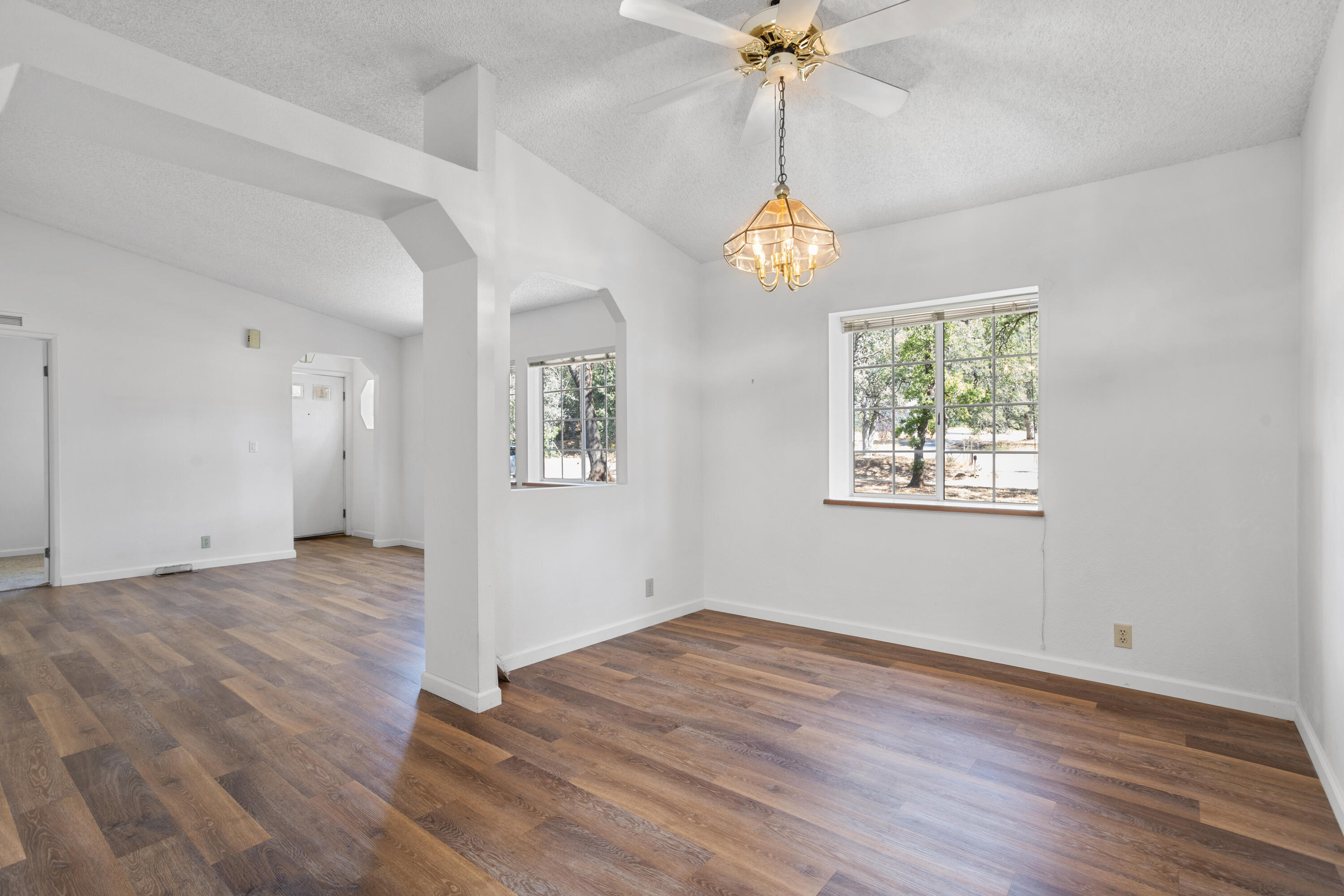 19331 Flintstone Road Redding, CA 96003 - Photo 10 of 18 Interior03
