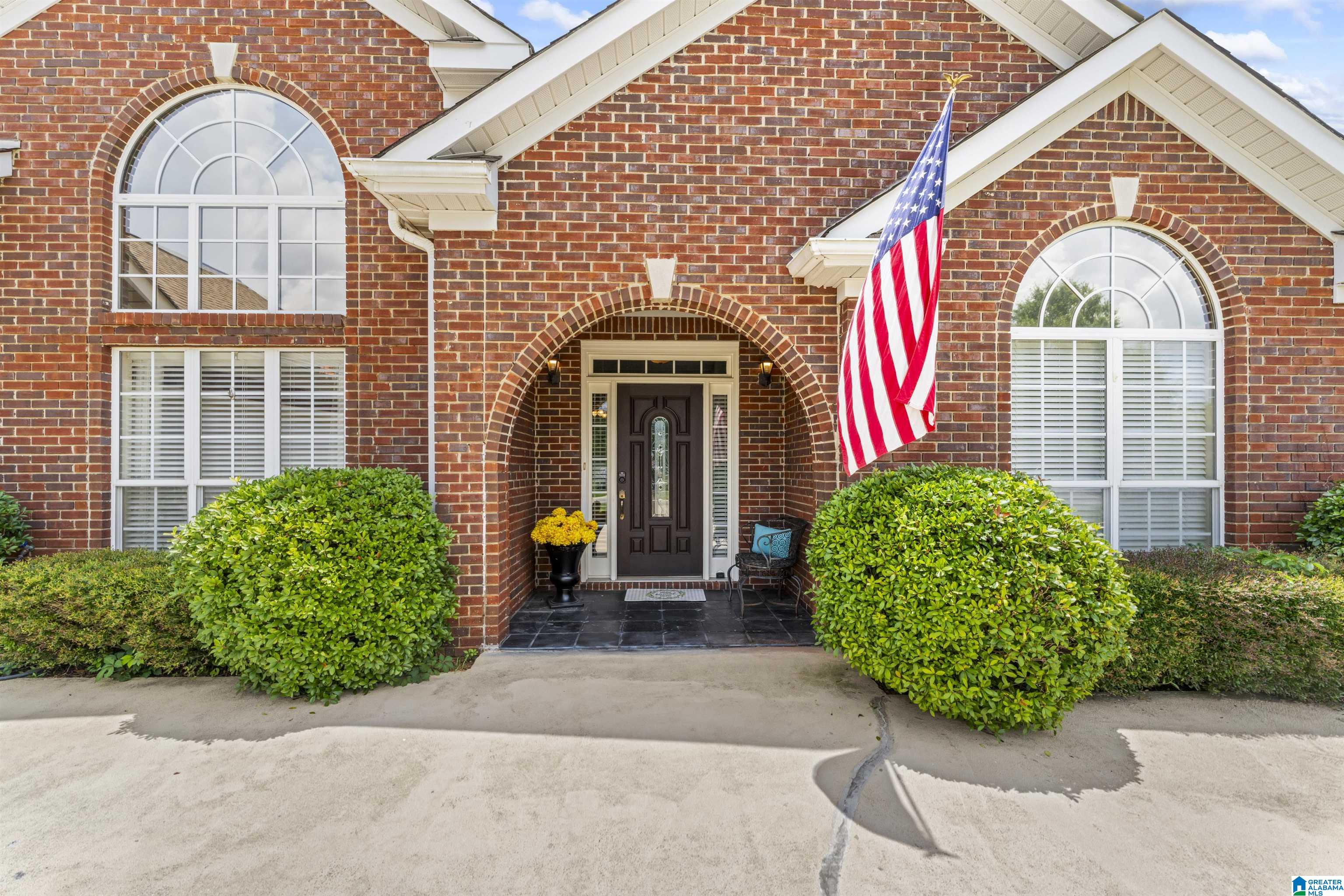 290 Victoria Station Alabaster, AL 35114 - Photo 2 of 46